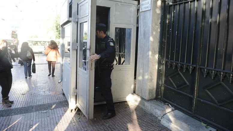 Σκάνδαλο! – Άδεια τα αστυνομικά τμήματα γιατί φρουρούν τους… υπουργούς